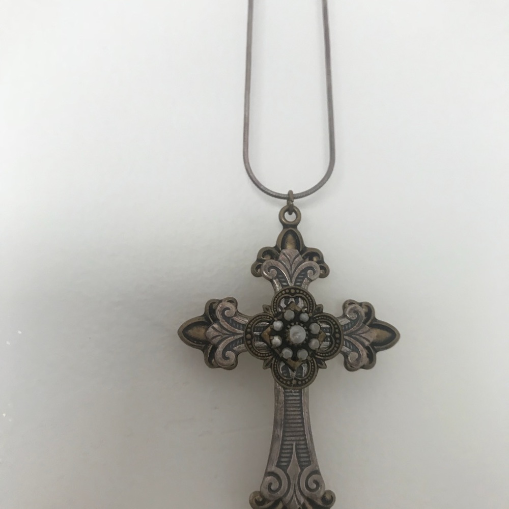 Silver+pearl decorated cross